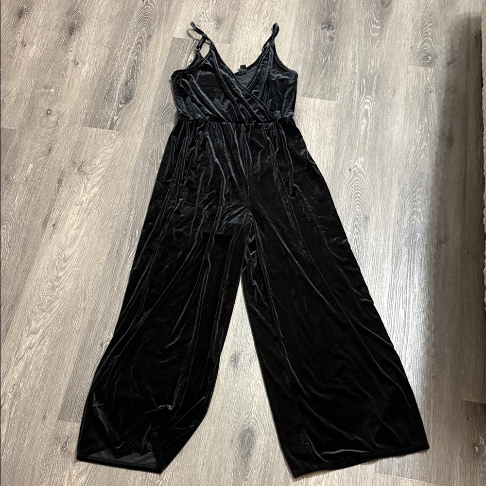 Elegant Black Velvet Jumpsuit
